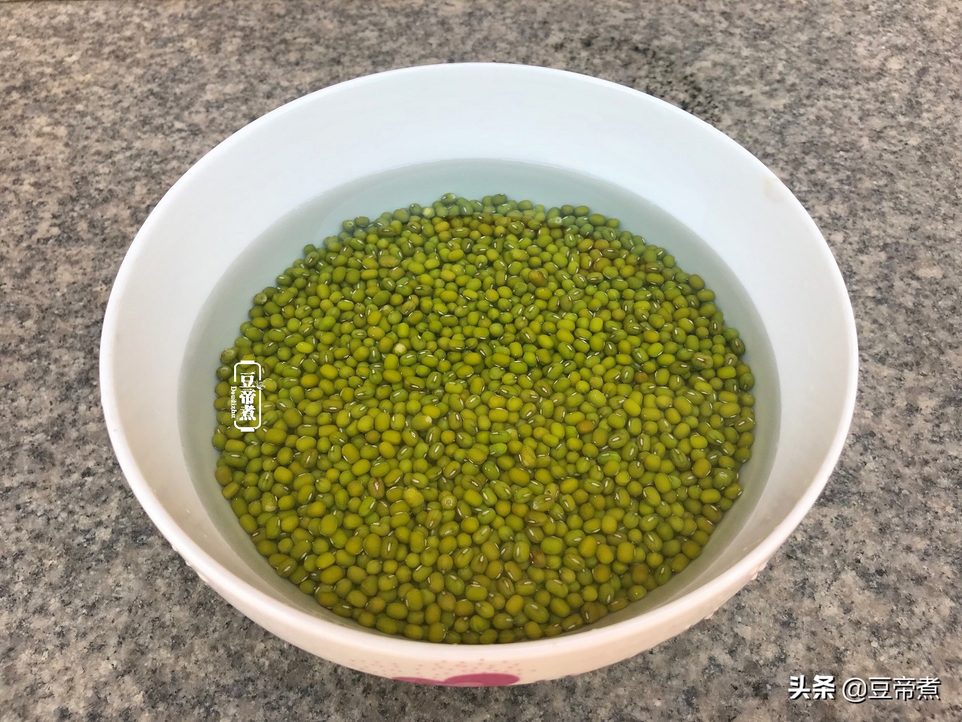 消暑解渴的绿豆汤，为何煮出来不翠绿，因为从第一步开始你就错了