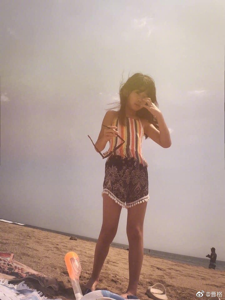 曹格的女儿长大了！从包子脸小软萌变成长腿美少女