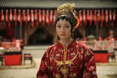 38岁姚笛今嫁富商，她的上位史远没有你想象的那