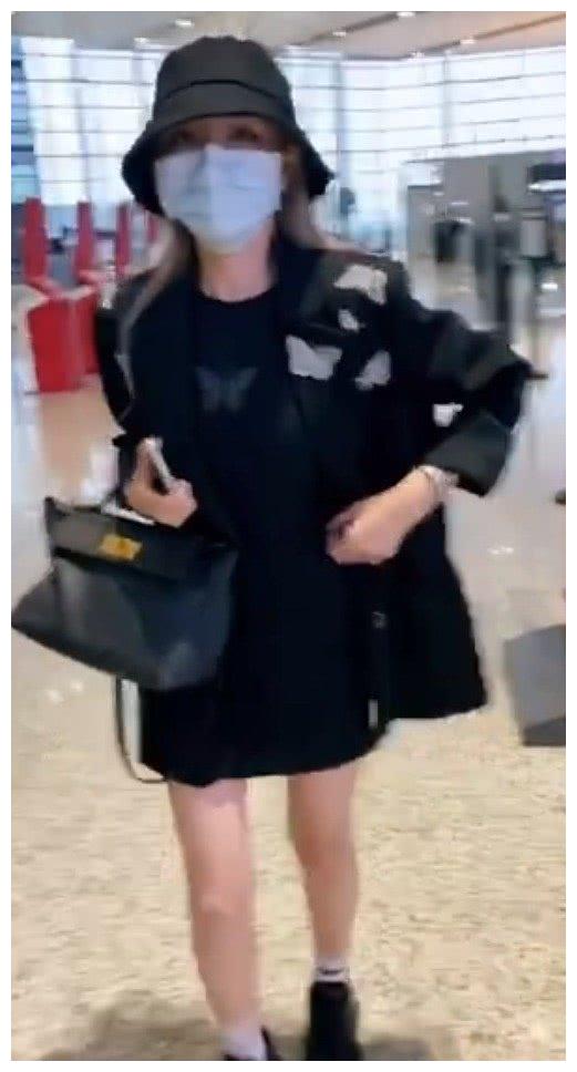 周扬青拒绝复合小猪后现身：与闺蜜惊艳合影，