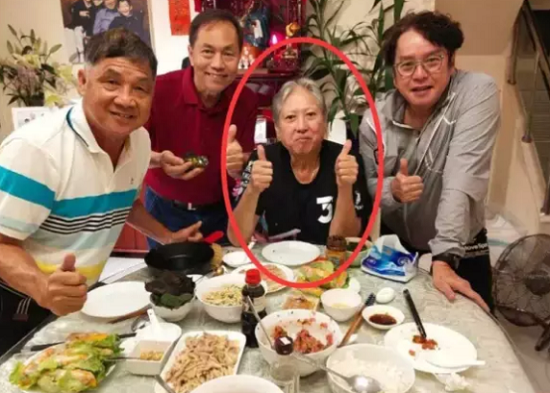 洪金宝近照曝光,68岁的他也减肥?整个人瘦得让