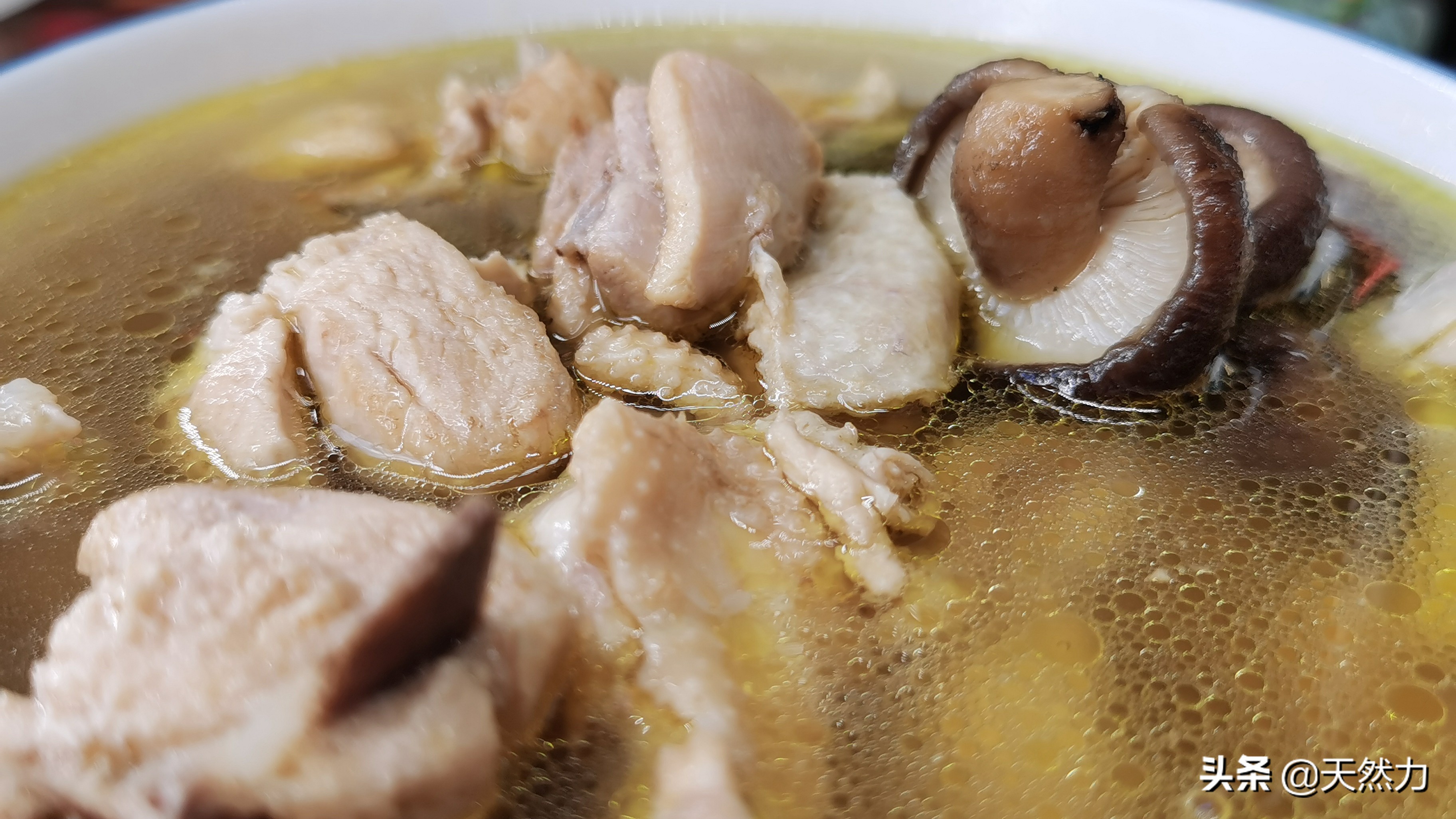What ingredients are in the chicken soup are delicious and nourishing