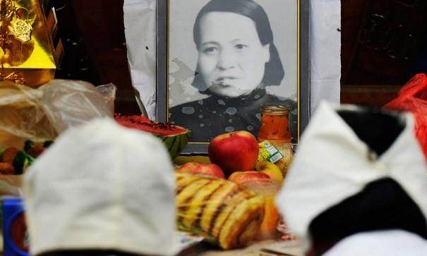 她是慰安妇，一辈子都想让日本人道歉，临死前一个动作，看哭国人