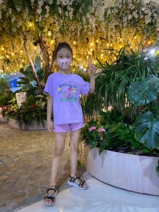 李小璐2020年终笔记，晒父母和女儿，秀闺蜜，只字不提贾乃亮