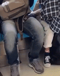 搞笑gif神评：等你老了，我也要带你走这条路