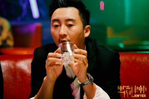 《黑袍律师》:是不是应该拒绝所有的谎言?