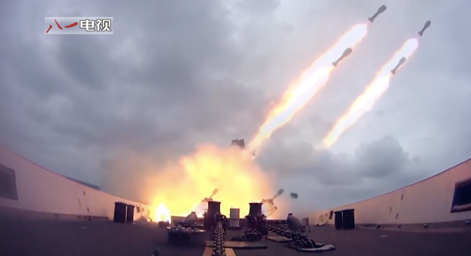 美国扬言对华不抱幻想，中国三大舰队出动，不