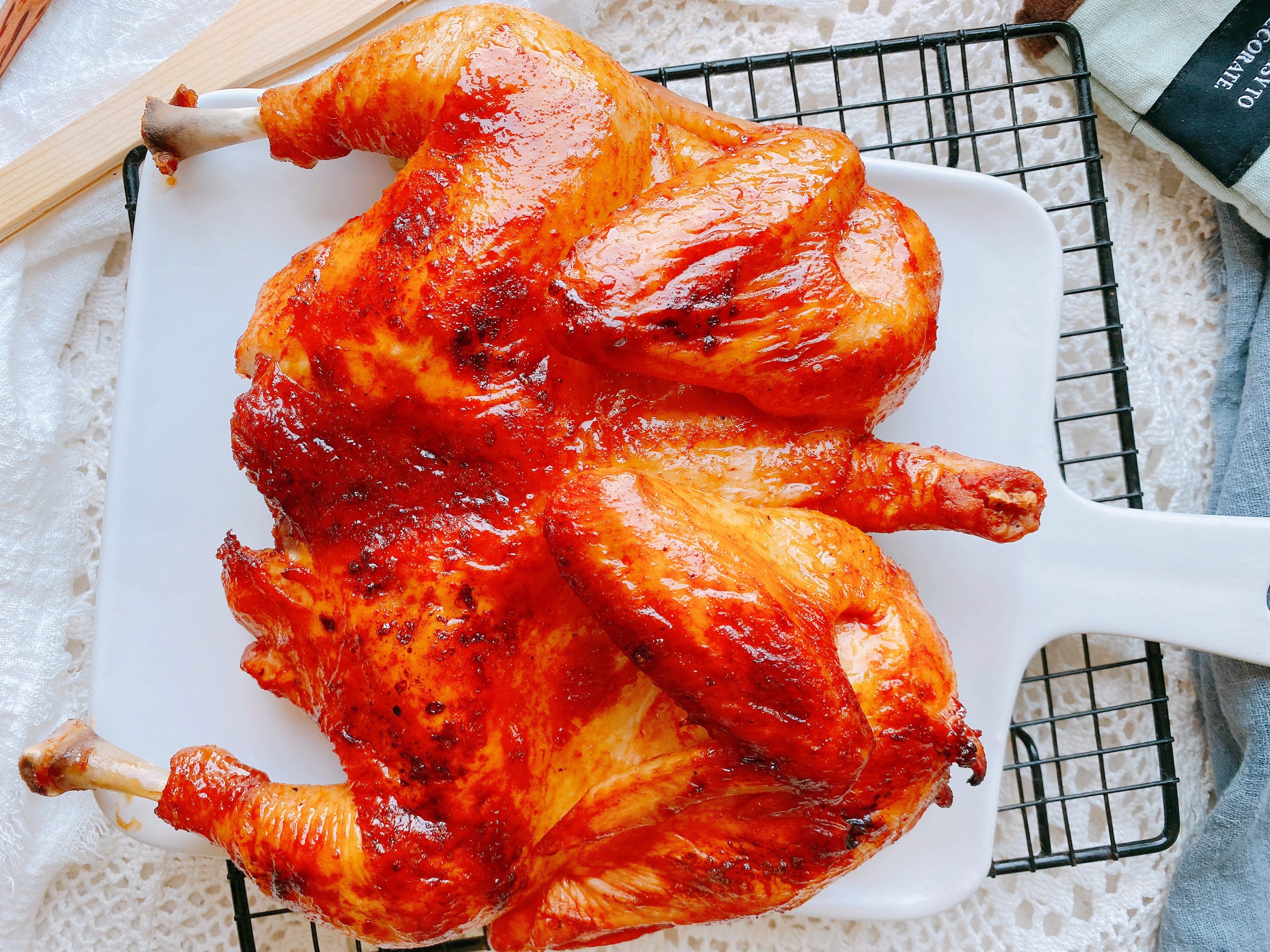 最简单的烤鸡，家里有烤箱的要试试，1个重点，皮酥肉嫩还爆汁