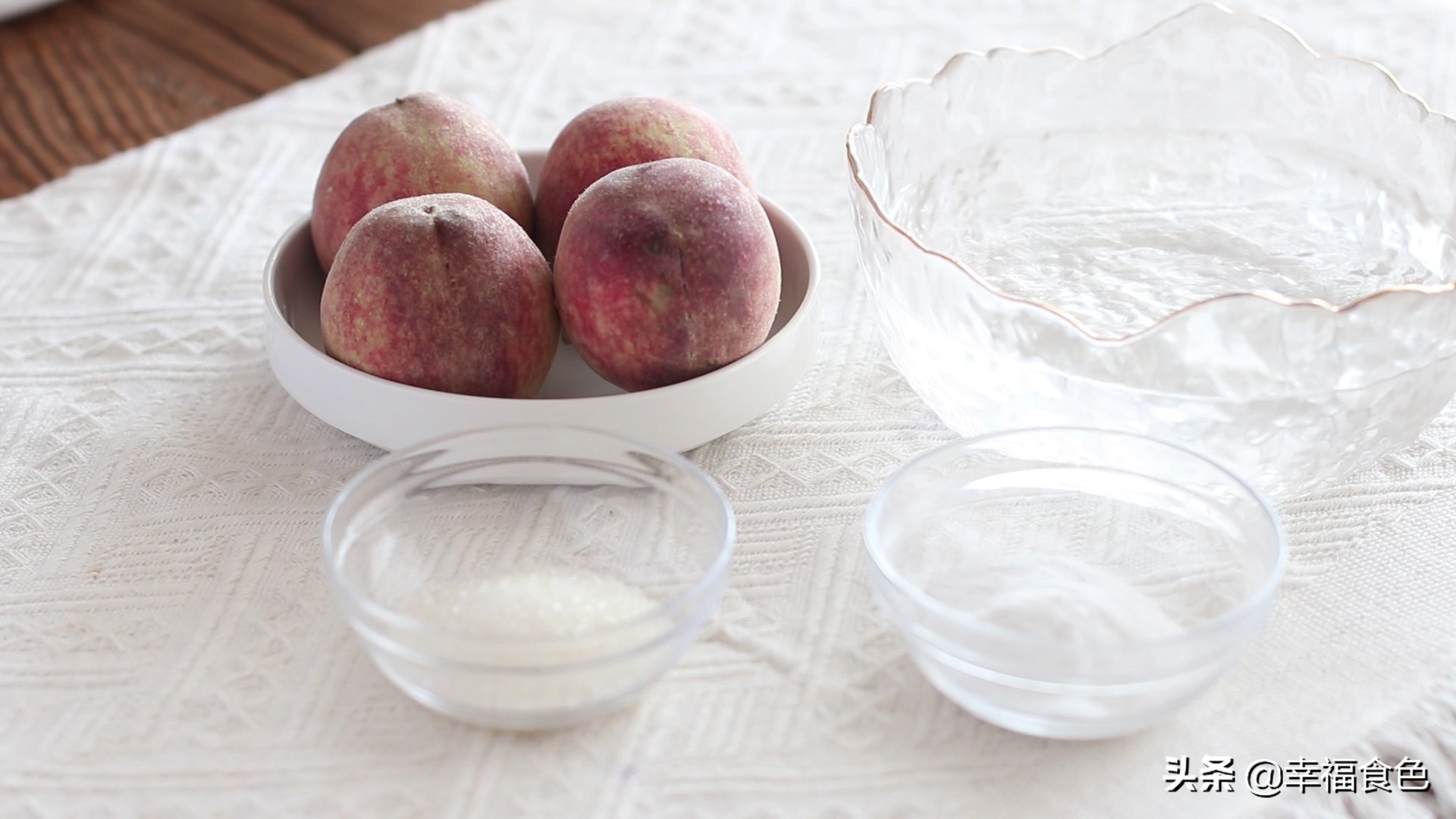 用桃子做花式果冻，满满蜜桃香，好看又好吃