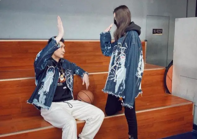 男篮功勋孙悦，如今成人生赢家，身价上亿拥模