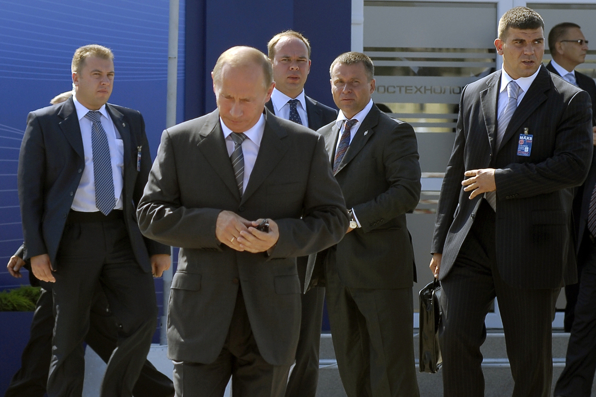 普京大帝的保镖，长相不许出众，身高体重有要