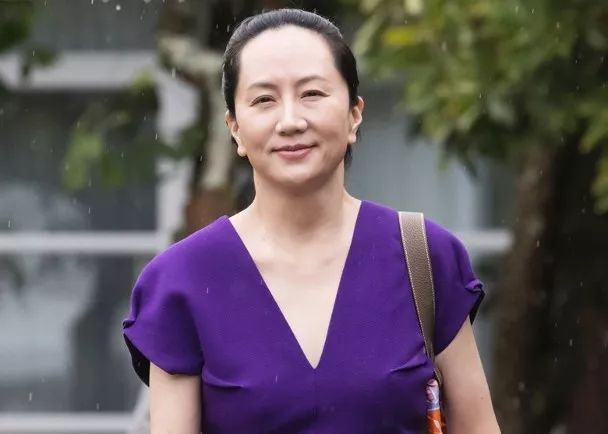 孟晚舟获释感恩祖国，丈夫三年不离不弃，妹妹姚安娜也发文庆贺