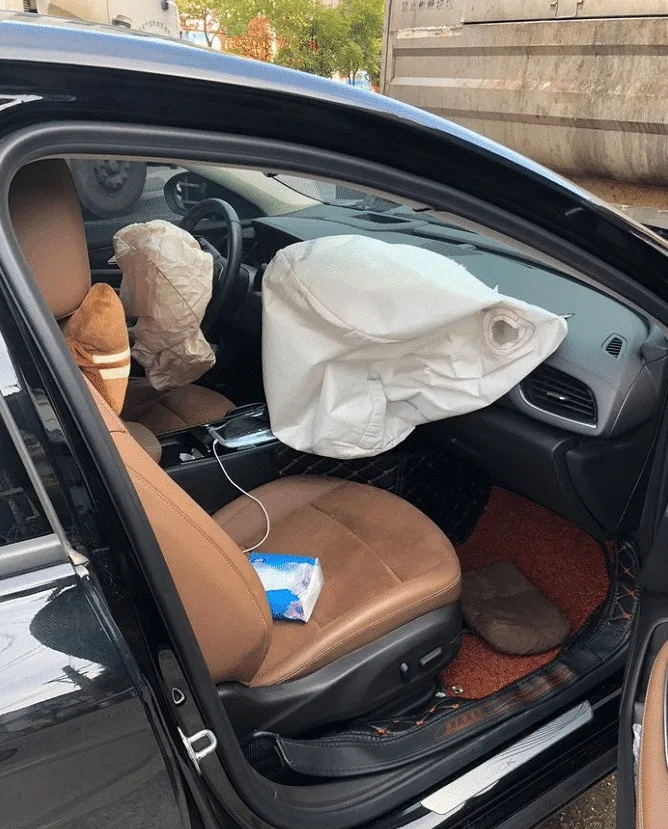 别克君威时速40km/h撞上垃圾车，车友：美系车果然不一般