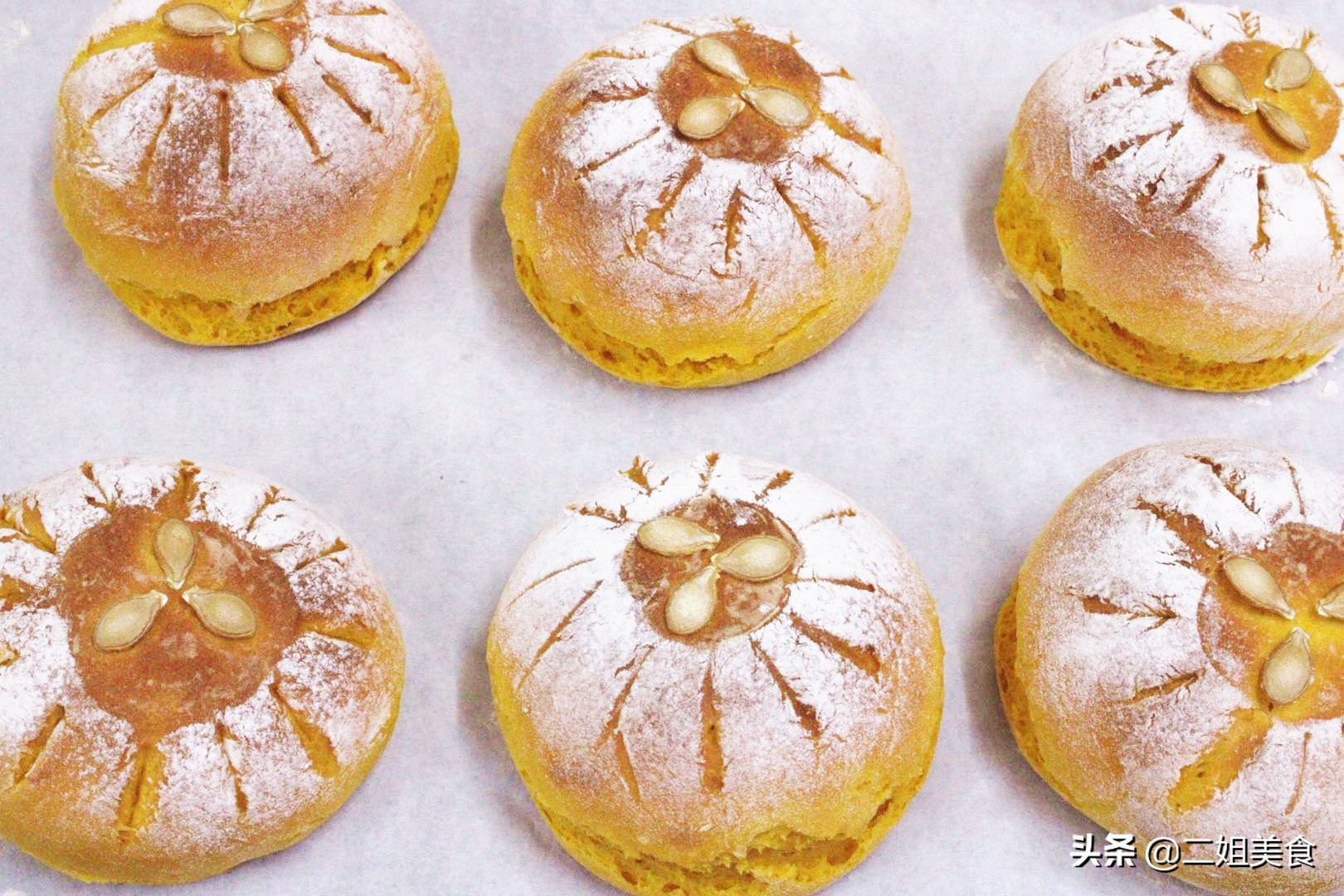 一块南瓜，一碗面粉，教您做超简单的南瓜炼乳欧包，美味还营养
