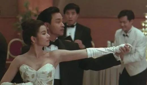 香港美人钟楚红引热议：奚梦瑶醒醒，这才是&ldquo;嫁恋爱不嫁朱门&rdquo;!