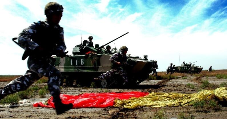 和平太久，中国战斗力遭质疑，美军司令强硬警告：别动中国