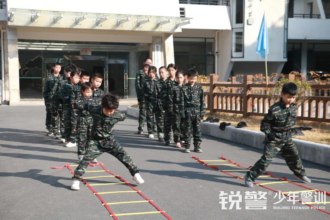 超越体育营圆满结营：少年强中国强，坚定信念勇往直前