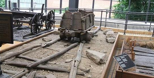 中国发现一条“铁路”，比西方早1700年，或由秦始皇修建