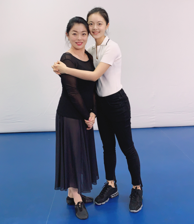 有种仪态叫赵今麦艺考前舞蹈培训，看清站姿，