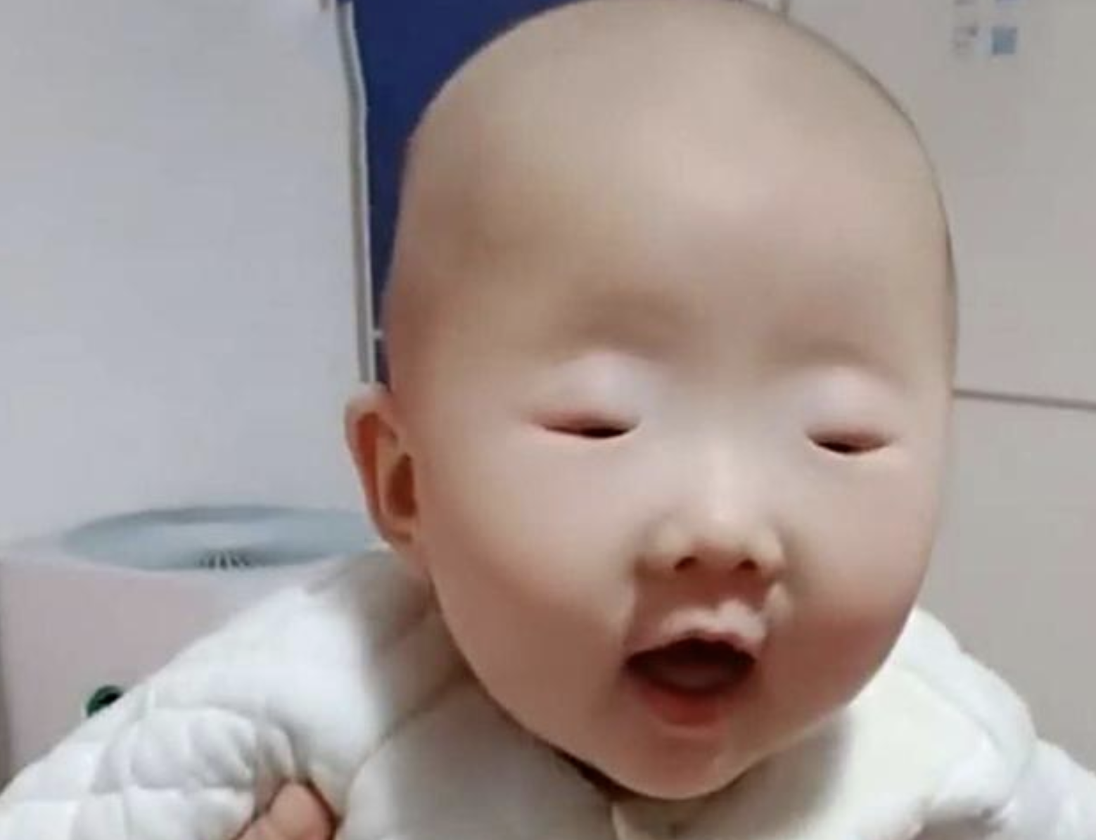 37岁朱珠官宣产女，宝宝完美遗传梨涡和外貌，网友：赢在起跑线上