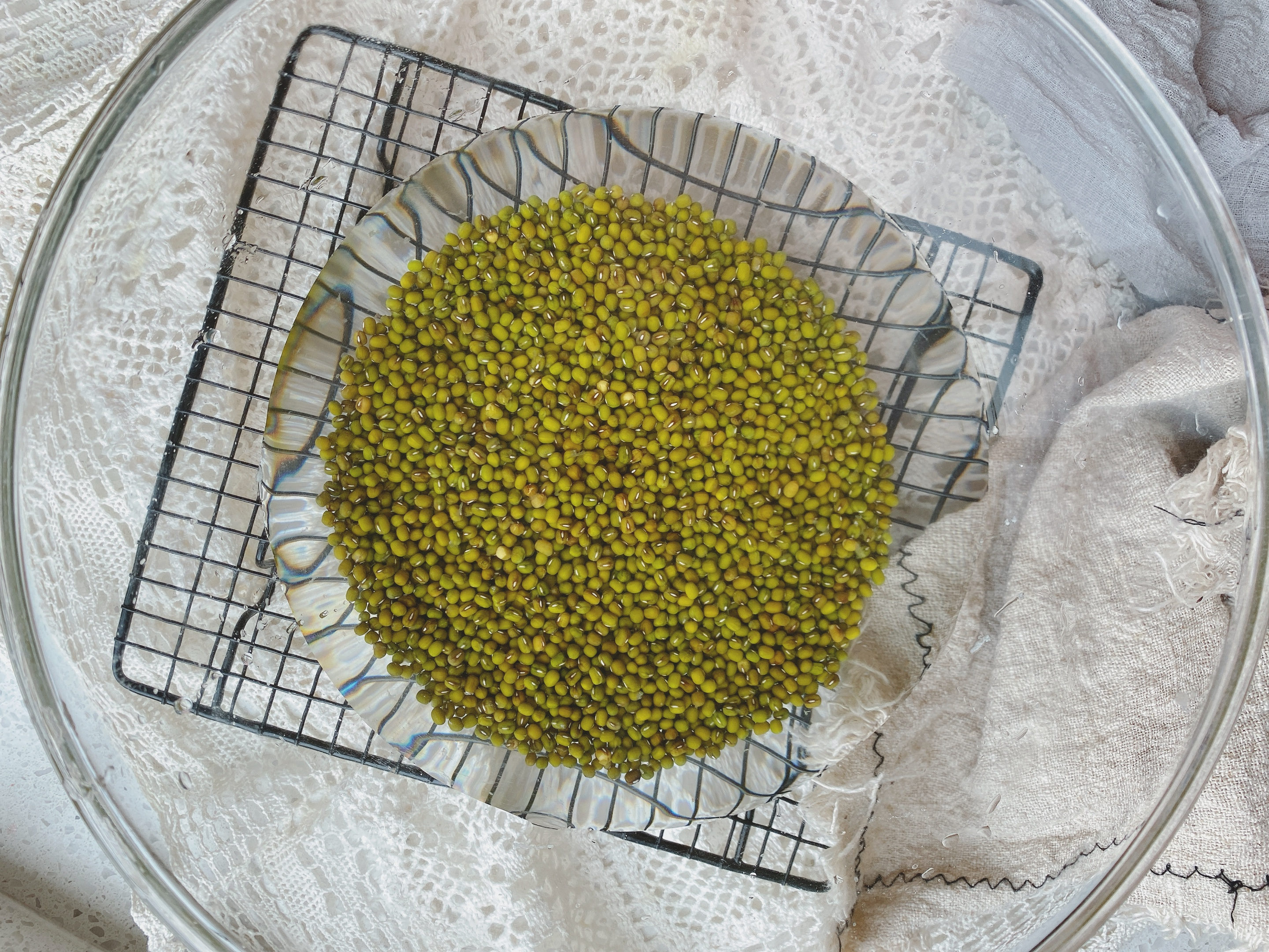 天熱了試試做綠豆糕，具體比例和方法在這裡，清熱解暑，入口即化