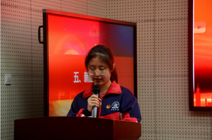 营山县化育中学举行学习习近平总书记五四讲话精神暨2020年新团员入团宣誓仪式