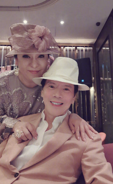 向太一家终团聚，住四万多一天豪华酒店，为陪郭碧婷生产做好准备