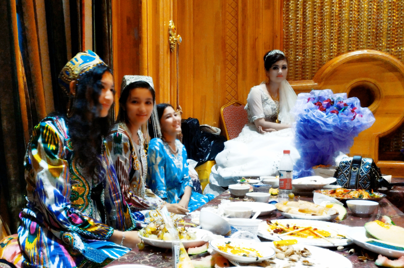 Travel Notes in Xinjiang: I was attending a Uzbek wedding, but I saw a luxury hotel in Kashgar