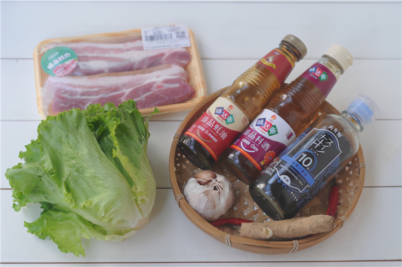 我家五花肉从不红烧，淋一勺酱油，不炒也不炖，一大盘不够吃