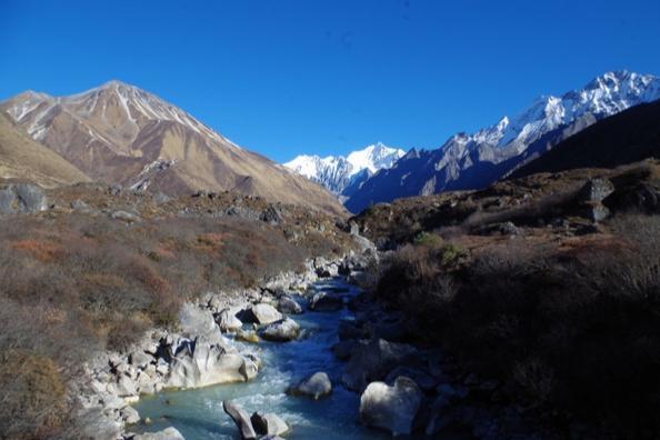 尼泊尔真的落后吗？带你看看真实的尼泊尔，美女如云且想嫁中国人