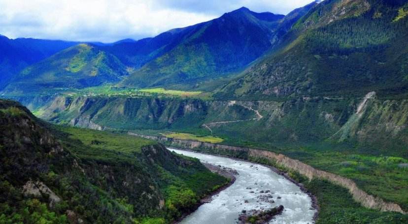 打通喜马拉雅山，将雅鲁藏布江水引入新疆，逆