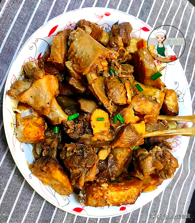 秋天，吃猪肉不如吃它，加芋头焖一锅真香，营养不上火，别不懂吃