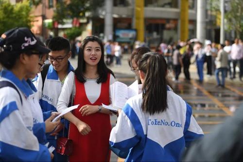 2021年高考作文上热搜：理想、家国情怀、可为与有为是关键词