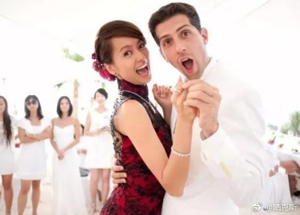 梁詠琪與混血女兒做手工，甩鄭伊健嫁打工族，老公不送豪宅送保險