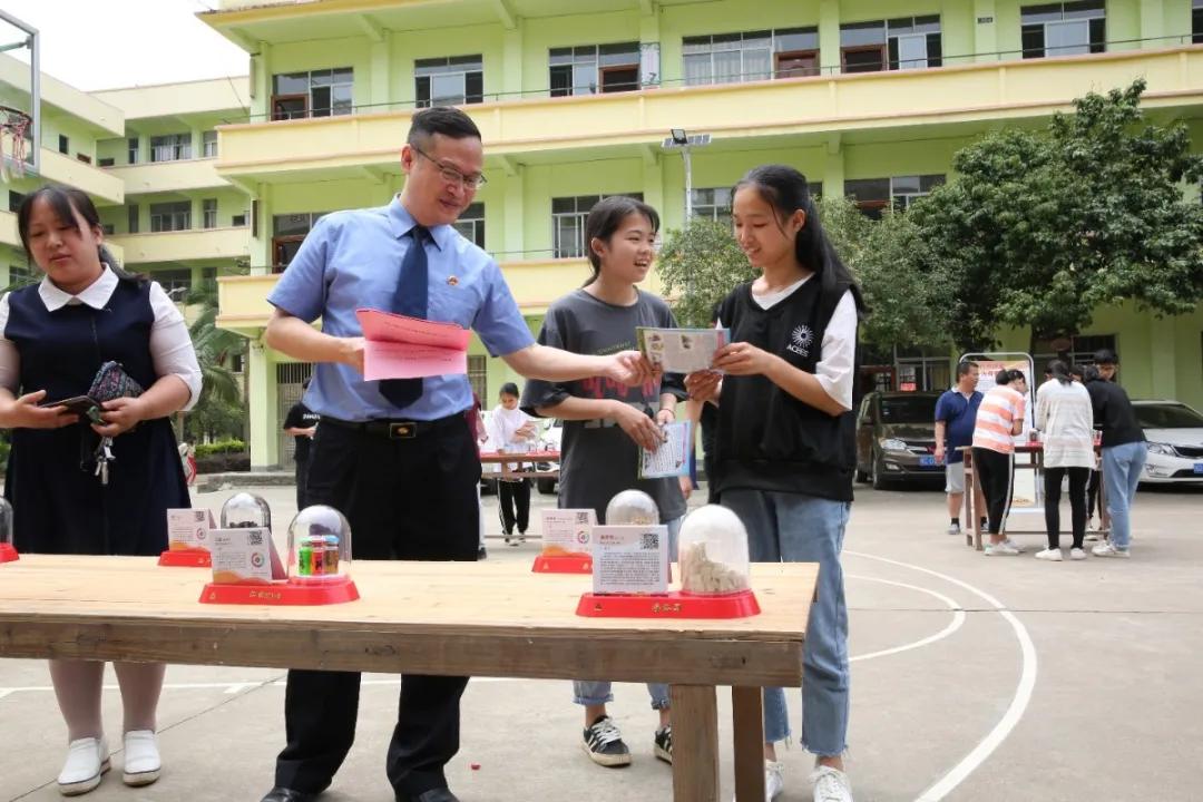 ��ƽ�����衿�찮��������δ����ɳ�