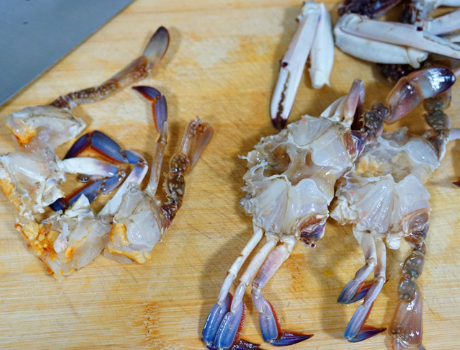 图片[3]-秋风起蟹黄肥又到了吃螃蟹的季节30块钱买2只炒年糕特香-起舞食谱网