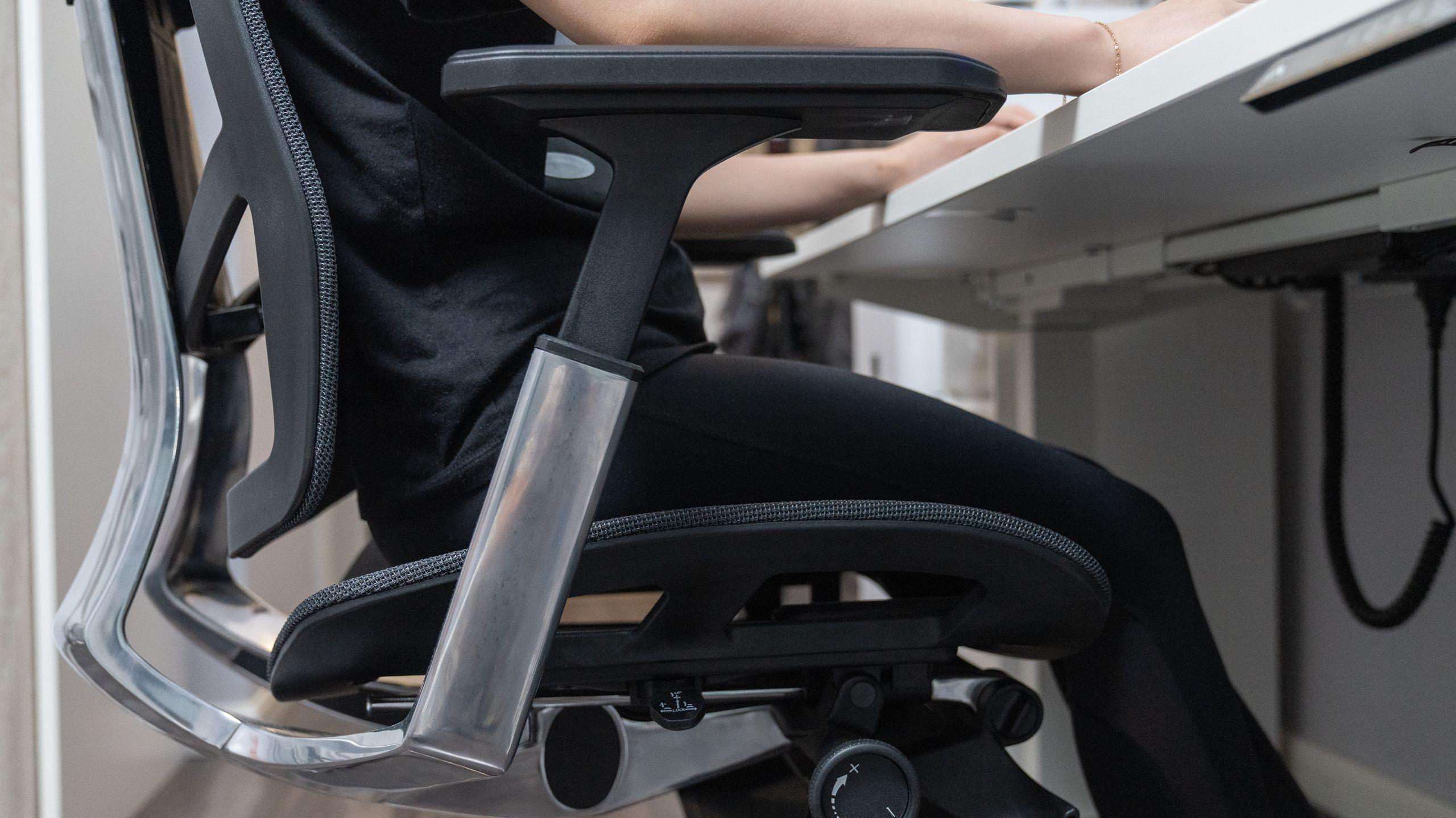 体验出色的人体工学椅该是啥样？全面精细调节，时刻为你“撑腰”