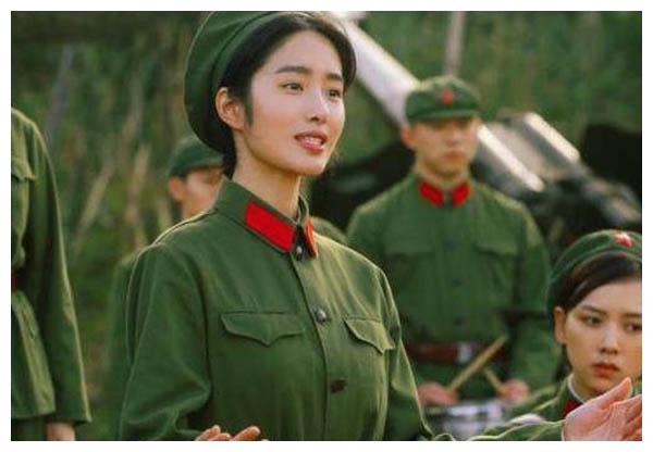 杨采钰和男友私下被拍零交流？自己是白富美，