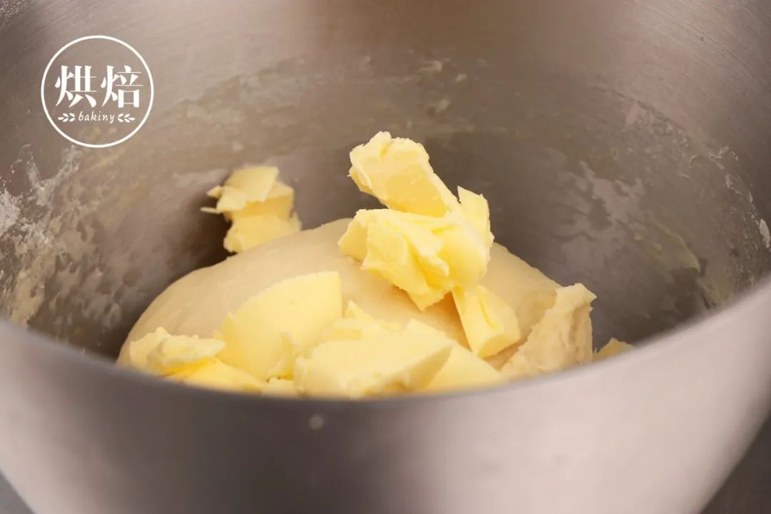 消耗土豆的好办法 拉丝很长的乳酪土豆面包 蓬松柔软 无人不爱
