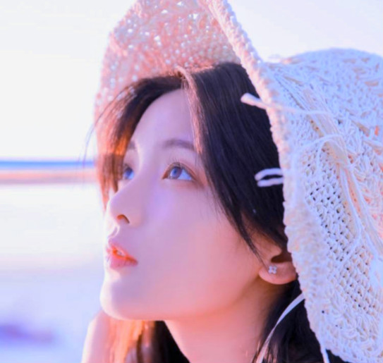 Perfect summer: Yang Chao takes care of gold contain mood more, a Yunga jumps square dance swings flying shoe