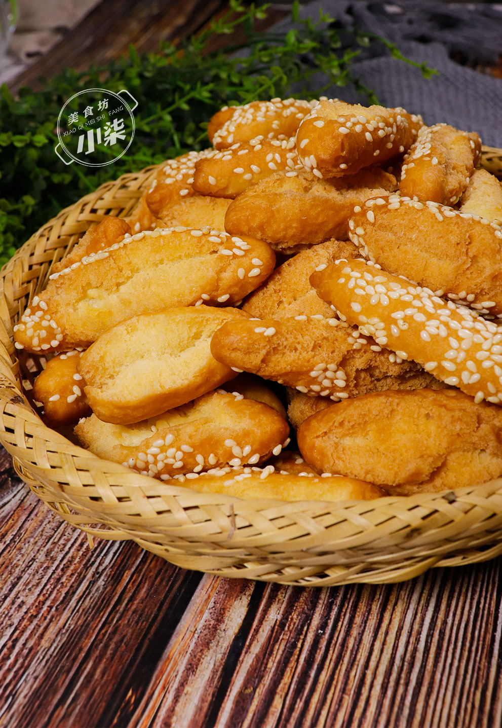 麵粉裡加2個雞蛋，一擀一切個個開口，入口即化，好吃到吮手指