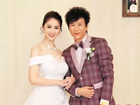 成功怀孕?前tvb小生紧张陪伴太太诊所求诊 吩咐护士保密