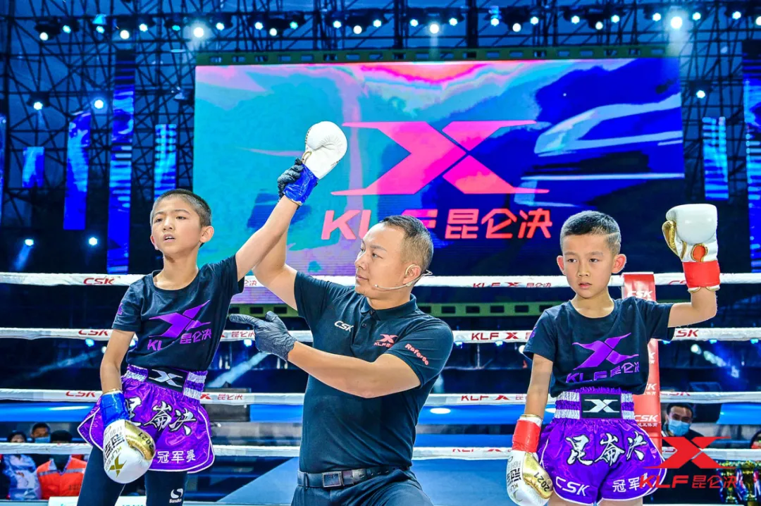 风雨无阻!张扬、孙志祥双双KO拿下胜利,昆仑决精英赛雨中激战震撼京城!(图2) 风雨无阻!张扬、孙志祥双双KO拿下胜利,昆仑决精英赛雨中激战
