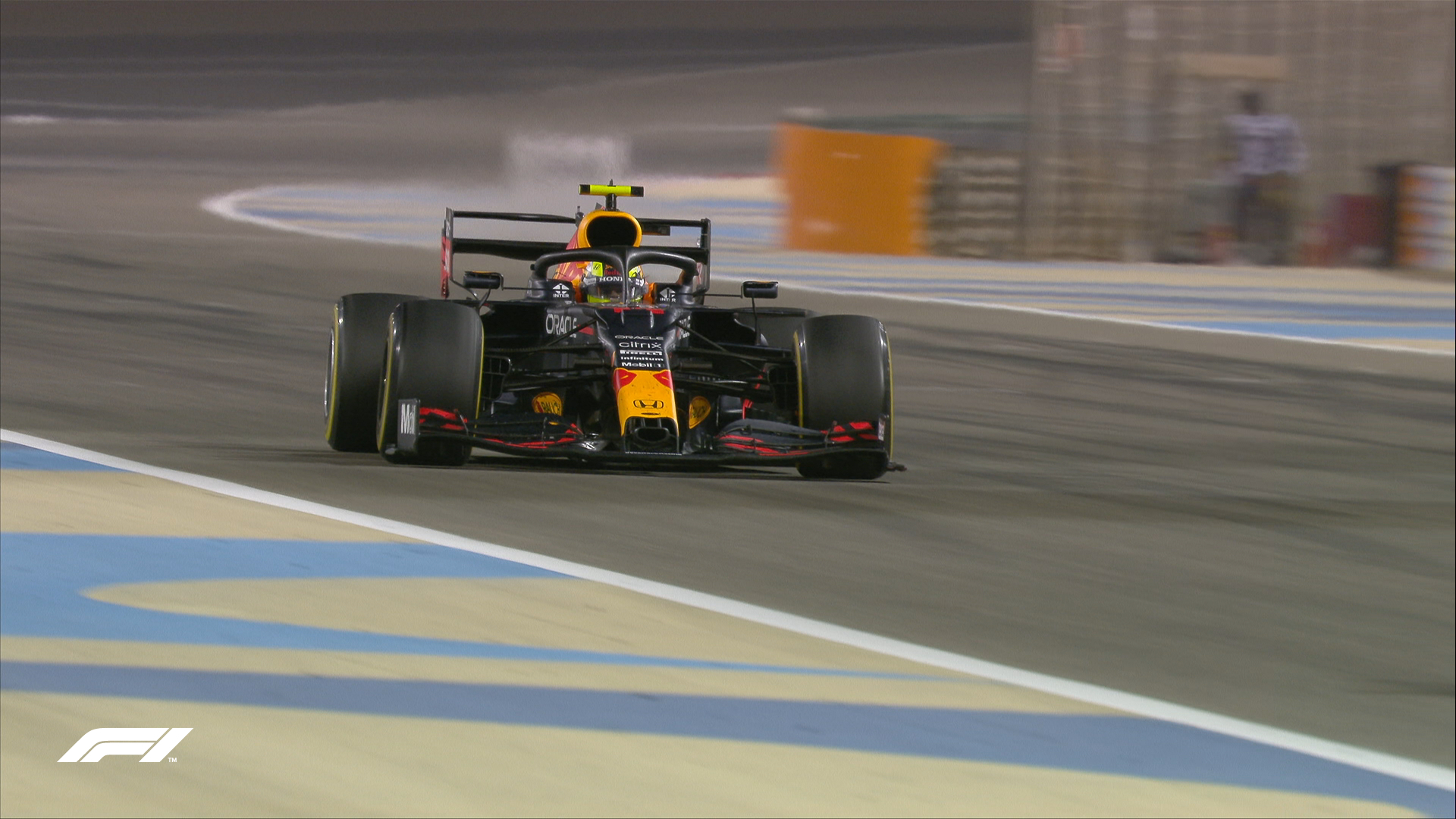 F1巴林站：汉密尔顿险胜维斯塔潘 奔驰F1终于寻到
