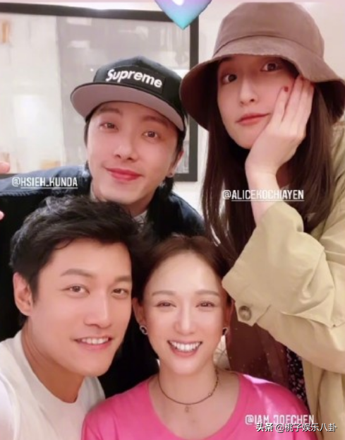 42 years old of old Jon and male friendly kiss are celebrated unripe, " daughter " later announce love to run quickly to bring powdery tide now