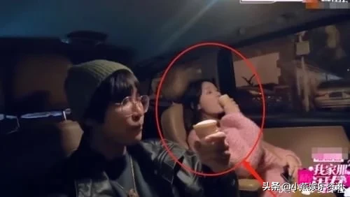 面对大大的冰淇淋，林允直接就上口，不是小口嘬，直接咬掉一大口