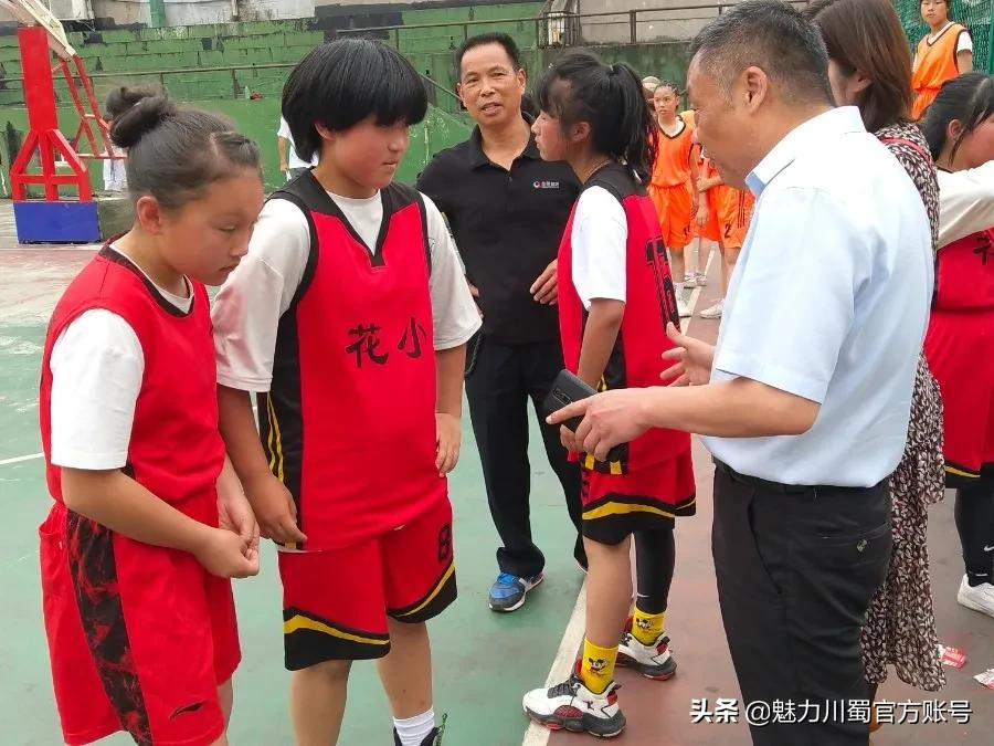 洪雅县花溪小学：知识与篮球共舞 学习与特长齐飞(图10)