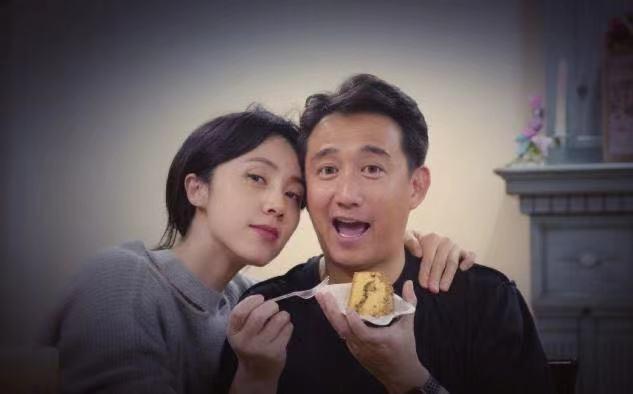 黃磊曬與孫莉合照慶祝結婚17週年：最好的愛情，無非就四個字