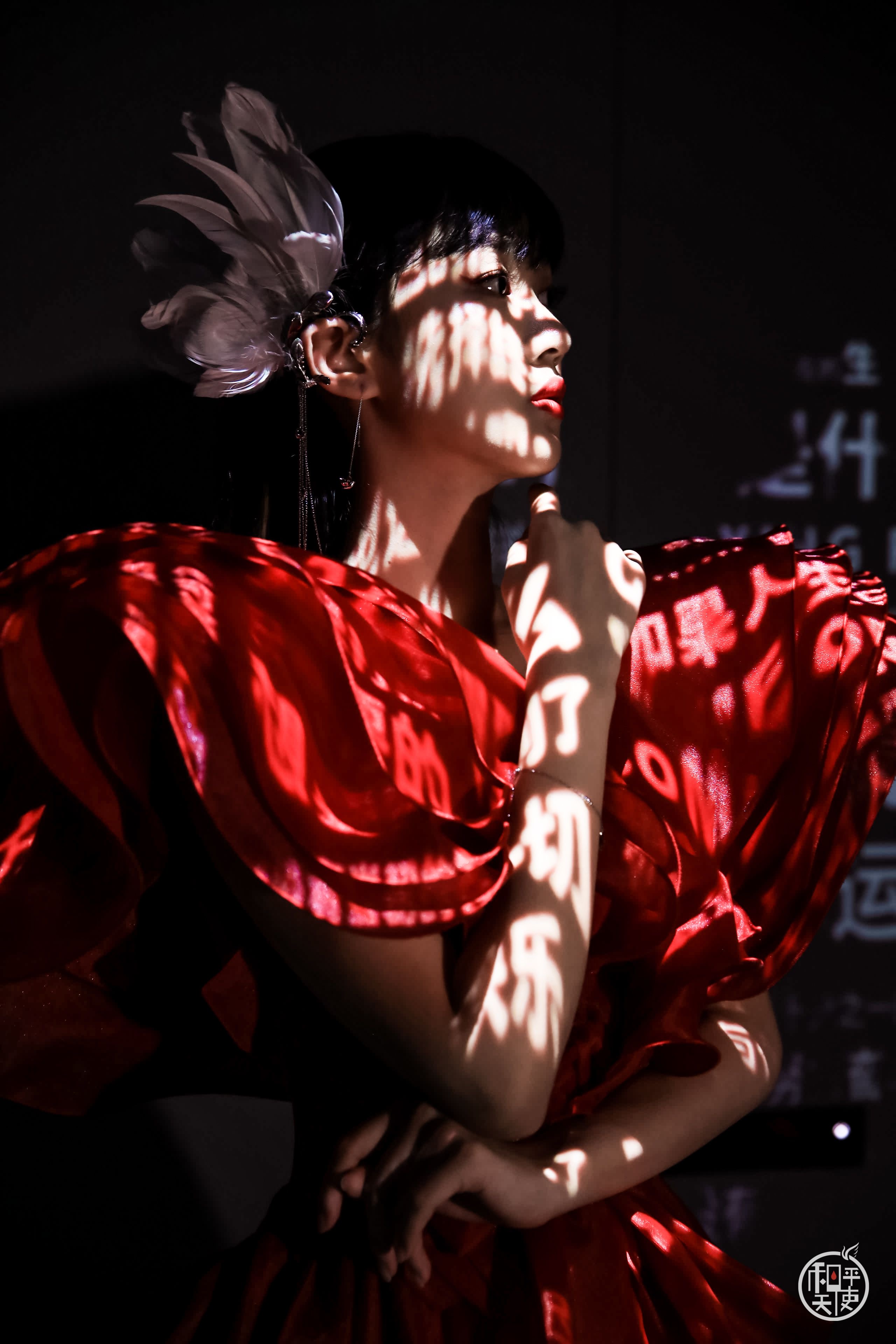 周大福和平天使新品大放异彩，王凯亲临概念艺术展助阵