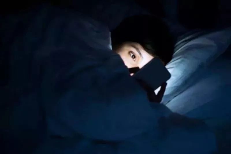 超7成網(wǎng)友手機不離手！這些“手機病”你中了幾條
